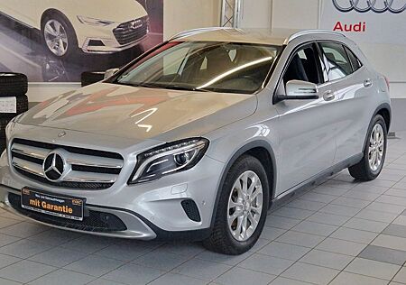 Mercedes-Benz GLA 200 156 PS Benziner*SHZ*NAVI*BI-XENON*KAMERA