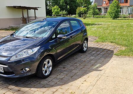 Ford Fiesta 1,4 Titanium TÜV 10/2026 + Winterreifen