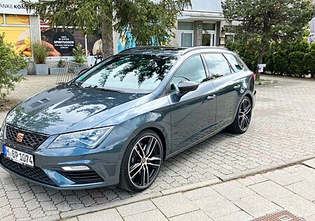 Cupra Leon ST300 4Drive CUPSITZE BEATS PANORAMA TOP