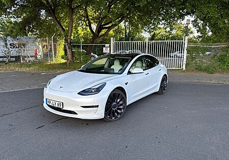 Tesla Model 3 Allradantrieb mit Dualmotor Performa...