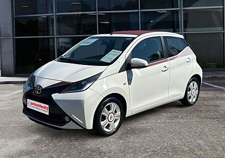 Toyota Aygo (X) -pose