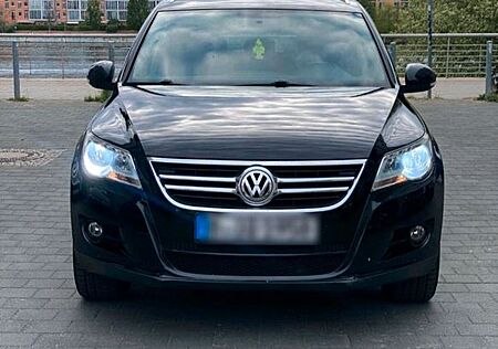 VW Tiguan Volkswagen 2.0 TDI Automatik 4MOTION Track & Fie...