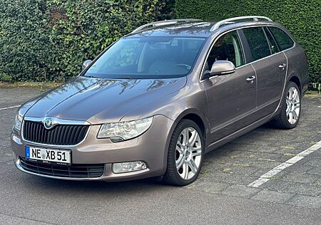 Skoda Superb 2.0 TSI DSG AHK Leder Navi Bi-Xenon uvm