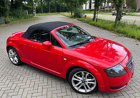 Audi TT Roadster 1.8T quattro 165 kW -