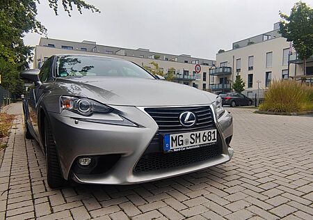 Lexus IS 300 300h Automatik -