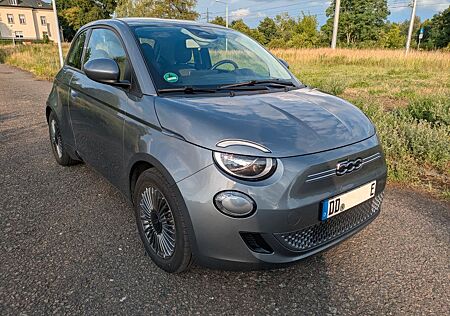 Fiat 500E "ICON"42 kWh grau Navi-Klima-Kamera-Keyless