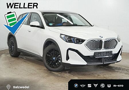 BMW iX2 eDrive20 IcGlow DA+ PA+ ACC 360 Pano HUD H/K