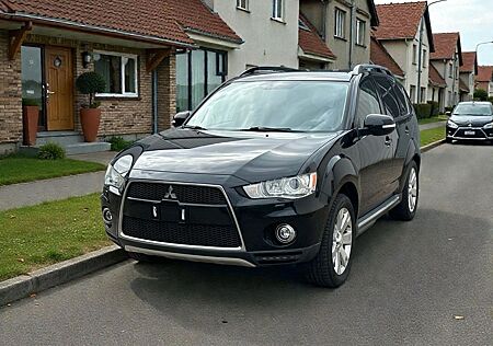Mitsubishi Outlander 4WD nicht jung, aber treu.