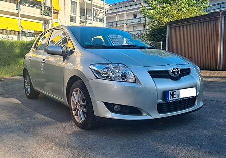 Toyota Auris 1.6-l-Dual-VVT-i Team