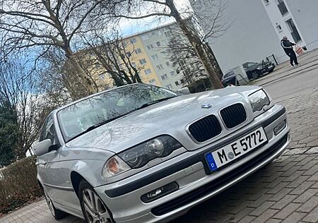 BMW 325xi -