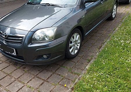 Toyota Avensis Executive 2,2-l-D-CAT Executive