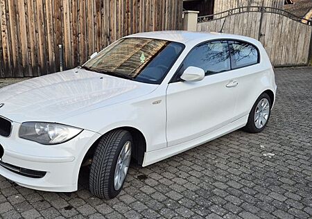BMW 116i - E81