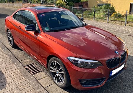 BMW 220i Sport Line, Schiebedach, AHK, Navi