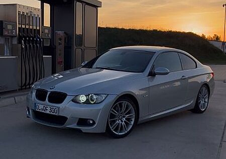 BMW 320i /M-Paket/PDC/8 Fachbereift