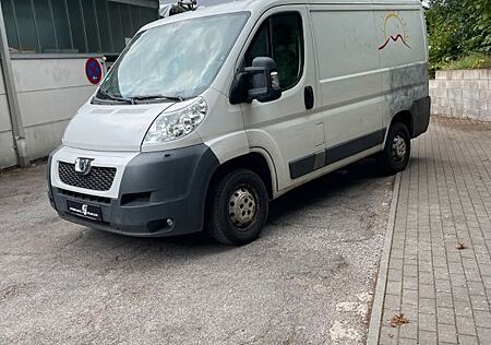 Peugeot Boxer 2,2 HDi L1H1mit AHK Anzeige lesen
