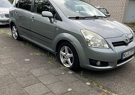 Toyota Corolla Verso 2.2-l-D-4D -