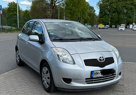 Toyota Yaris 1,3-l-VVT-i Executive MultiMode-Getrie...