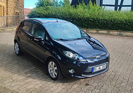 Ford Fiesta 1,25 60kW Champions Edition / Neue Reifen