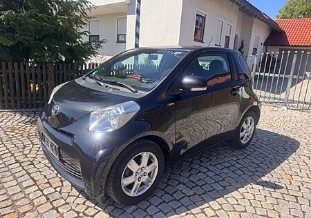 Toyota iQ + 1,4-l-D-4D+Esrter Hand 108000 km neue Tüv