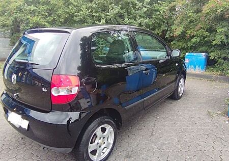 VW Fox Volkswagen 1.4 - Schwarz 75 PS