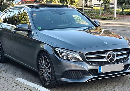 Mercedes-Benz C 400 C400 9G-Tronic 333PS 4-Matic Pano Burmester
