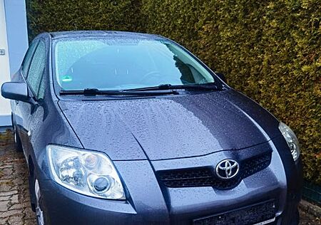 Toyota Auris 1.4 -