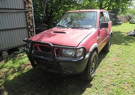 Nissan Terrano Comfort 2.4I Benziner Comfort