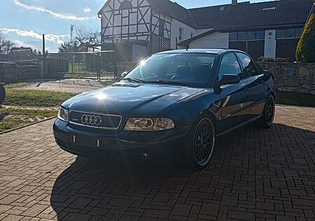 Audi A4 1.8 T quattro -