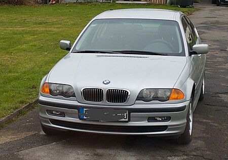 BMW 320i -