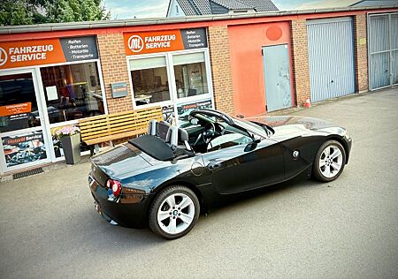 BMW Z4 2.2i - 6 Zylinder Sportpaket 8-Fach bereift