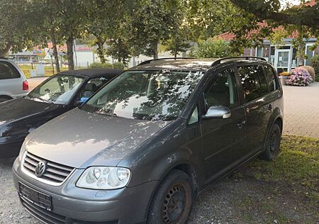 VW Touran Volkswagen 1.6 FSI 5 Sitzer TÜV 03.27