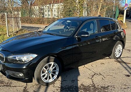 BMW 116i - Navi, Einparkhilfe, Tempomat