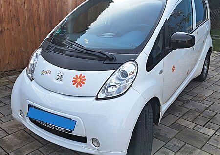 Peugeot iOn - -