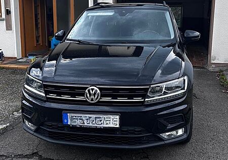 VW Tiguan Volkswagen 2.0 TDI SCR DSG 4MOTION Comfortline C...