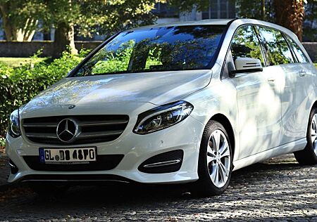 Mercedes-Benz B 180 Sondermodell SCORE Edition