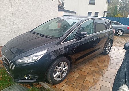 Ford S-Max gebraucht kaufen Ford S-Max Titanium - 7 Sitze