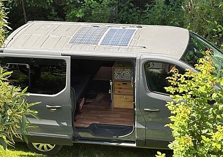 Opel Vivaro -B als autarker Camper Van (Ausbau)
