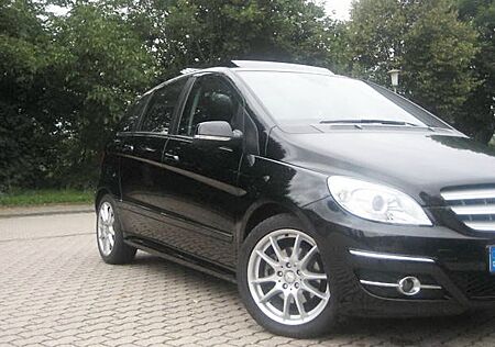Mercedes-Benz B 200 1.HAND | SCHECKHEFT | PDC | SHZ | TÜV