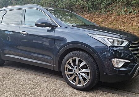 Hyundai Grand Santa Fe 2.2 4WD Leder AHK Allrad 6 Sitze