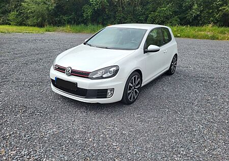 VW Golf Volkswagen 2.0 TSI GTI adidas GTI
