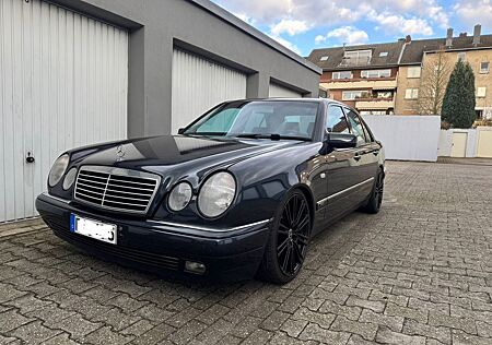 Mercedes-Benz E 200 KOMPRESSOR AVANTGARDE Schalter
