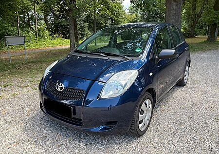 Toyota Yaris 1,0 69 PS TÜV 04/26 ALLWETTERREIFEN