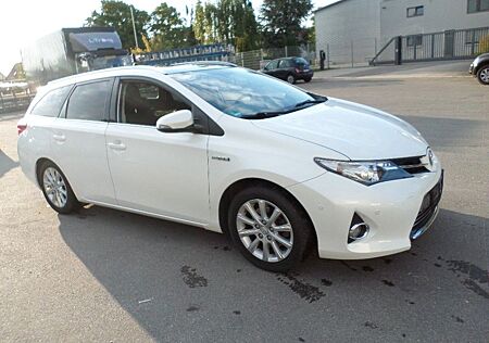 Toyota Auris Touring Sports Hybrid Life