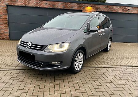 VW Sharan Volkswagen 2.0 TDI DSG 7 Sitzer Mega voll ausgestatt
