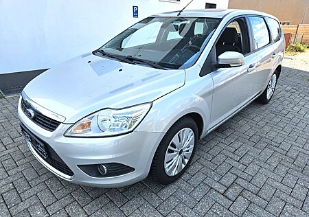 Ford Focus Automat - Kombi Turnier Ghia Benzin + Gas