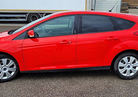 Ford Focus gebraucht kaufen Ford Focus 1,0 EcoBoost 74kW Champions Edition Ch...