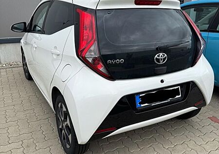 Toyota Aygo (X) Aygo (X) 1,0-l-VVT-i x-play x-play