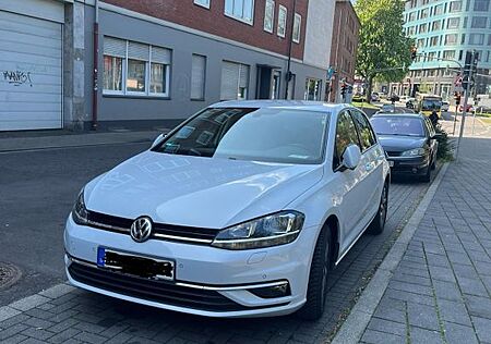 VW Golf Volkswagen 1.0 TSI 63kW Sound Sound