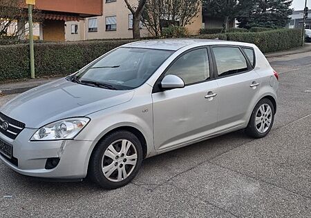 Kia Cee'd / Ceed Klima AHK Tüv 8/25 Multifunktion