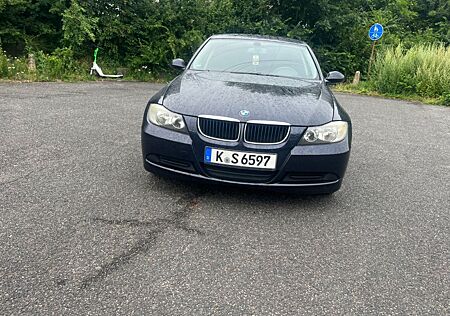 BMW 318i -